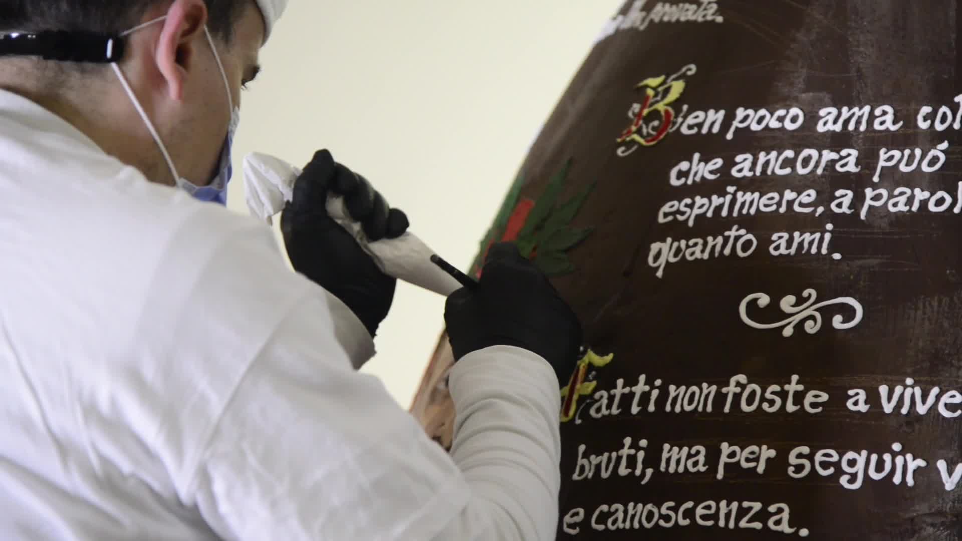 Pasqua Ecco Il Maxi Uovo Di Gay Odin Dedicato A Dante VIDEO Newsby