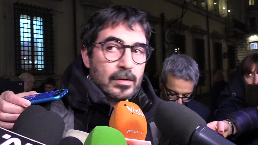 Governo Draghi, Sinistra Italiana si spacca: No di Fratoianni a fiducia