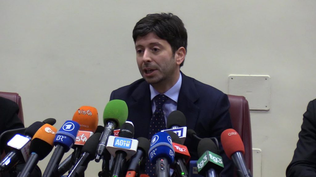 Coronavirus, l’appello di Speranza: "Basta divisioni, lavoriamo insieme"