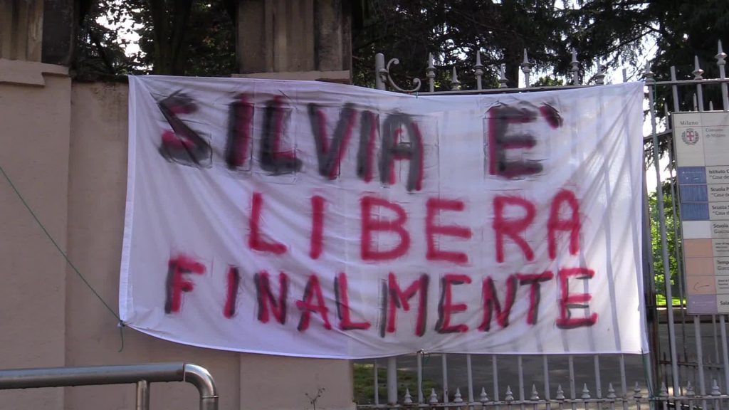 Silvia Romano, l'affetto del quartiere Casoretto a Milano: "Bentornata a casa"