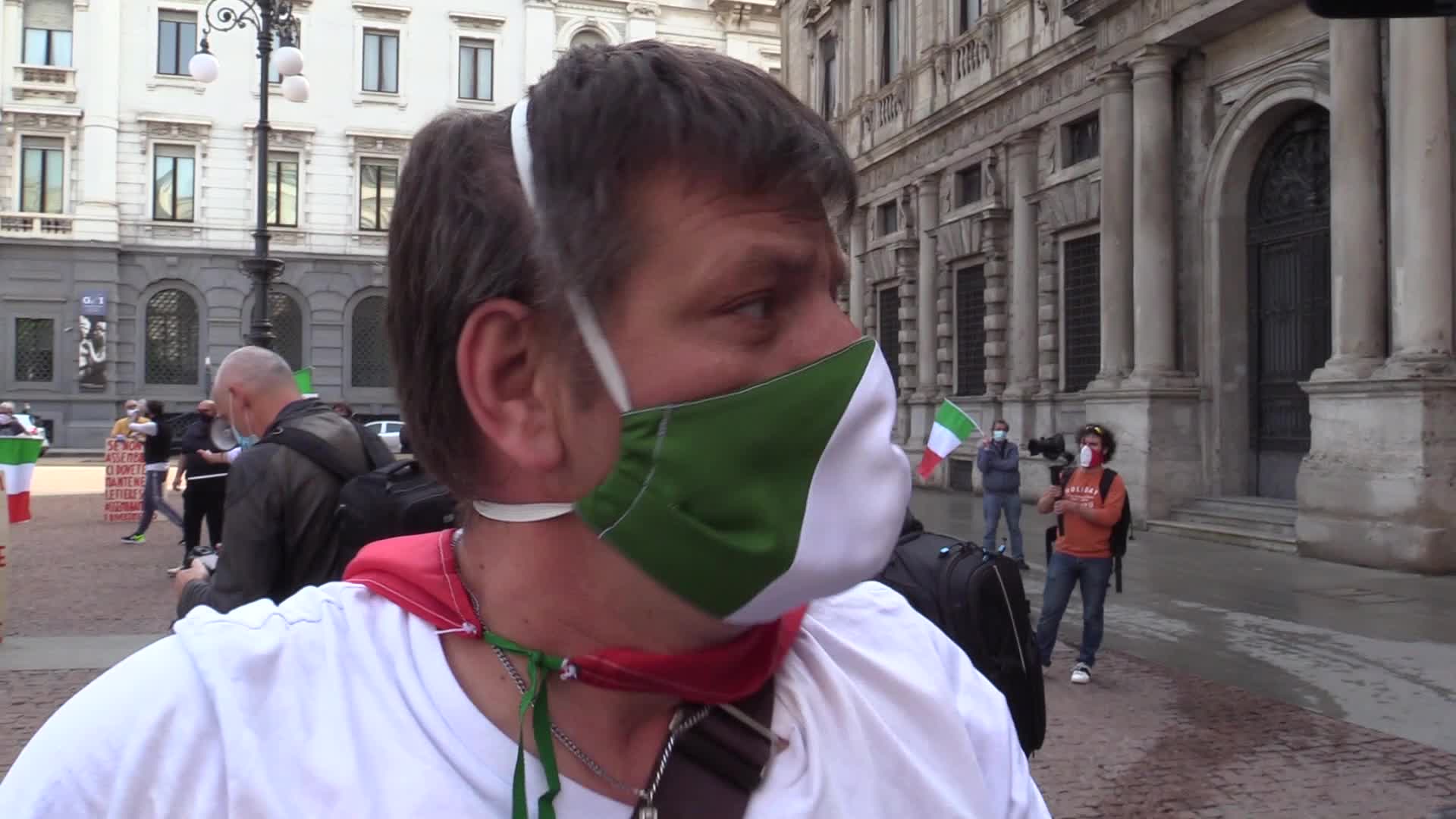 Milano e Fase 2, ambulanti in protesta: "Siamo disperati, vogliamo lavorare"