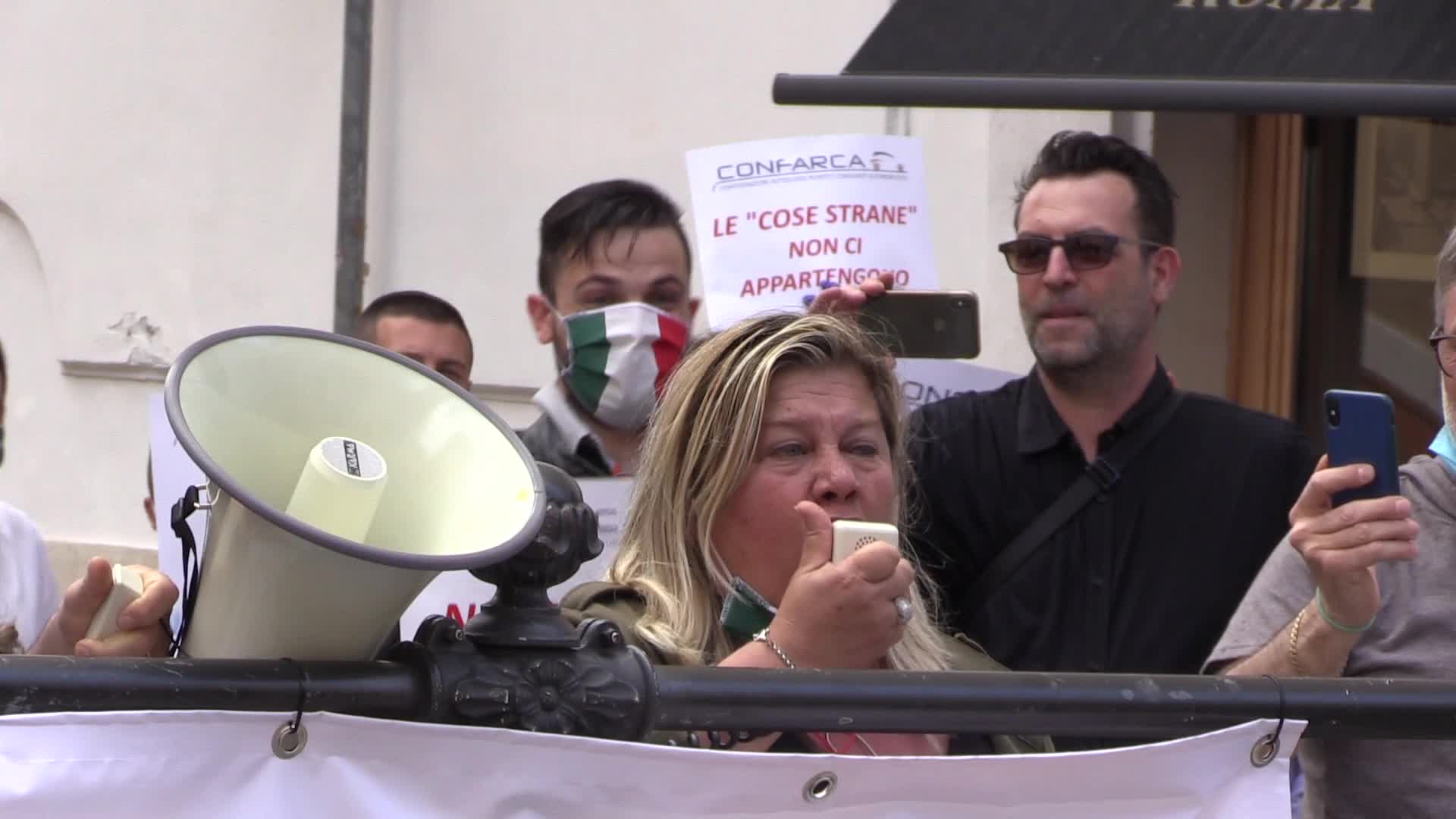 Montecitorio, la protesta dei titolari delle autoscuole: "Esami in nostre sedi"