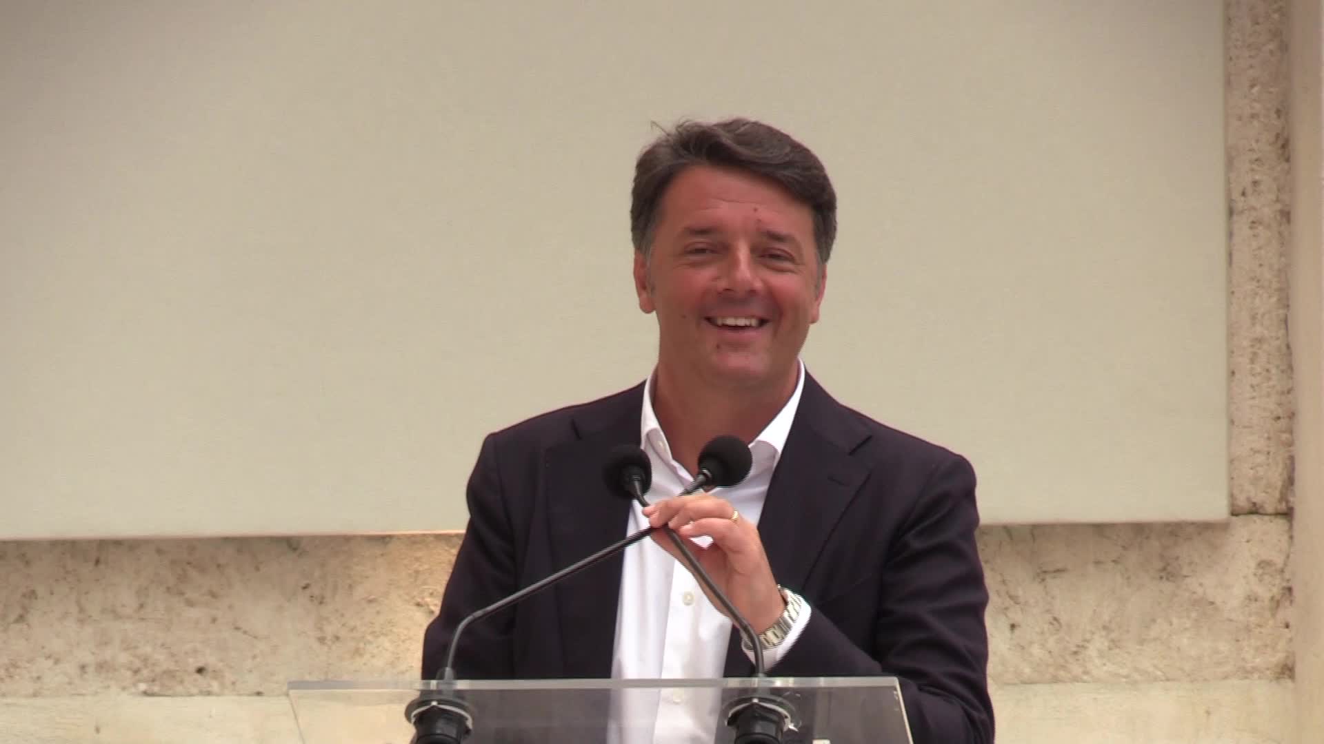 Governo, Renzi elogia Draghi in un’intervista al Ft. “È il migliore”