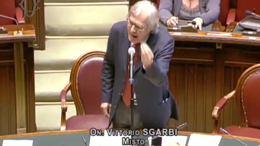 Vittorio Sgarbi mascherina