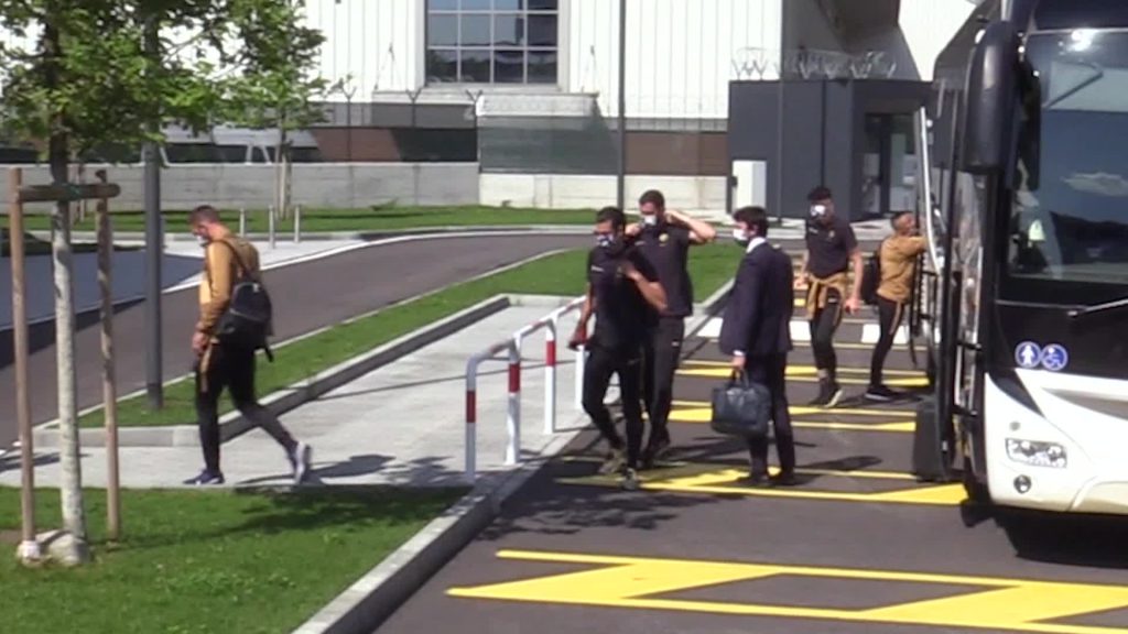 Coppa Italia, Inter verso Napoli: giocatori e staff con mascherina