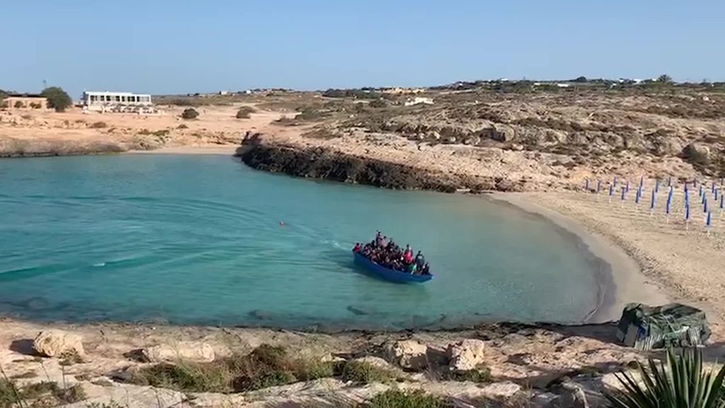 Covid, diminuiscono i migranti in Italia: calo maggiore in 20 anni