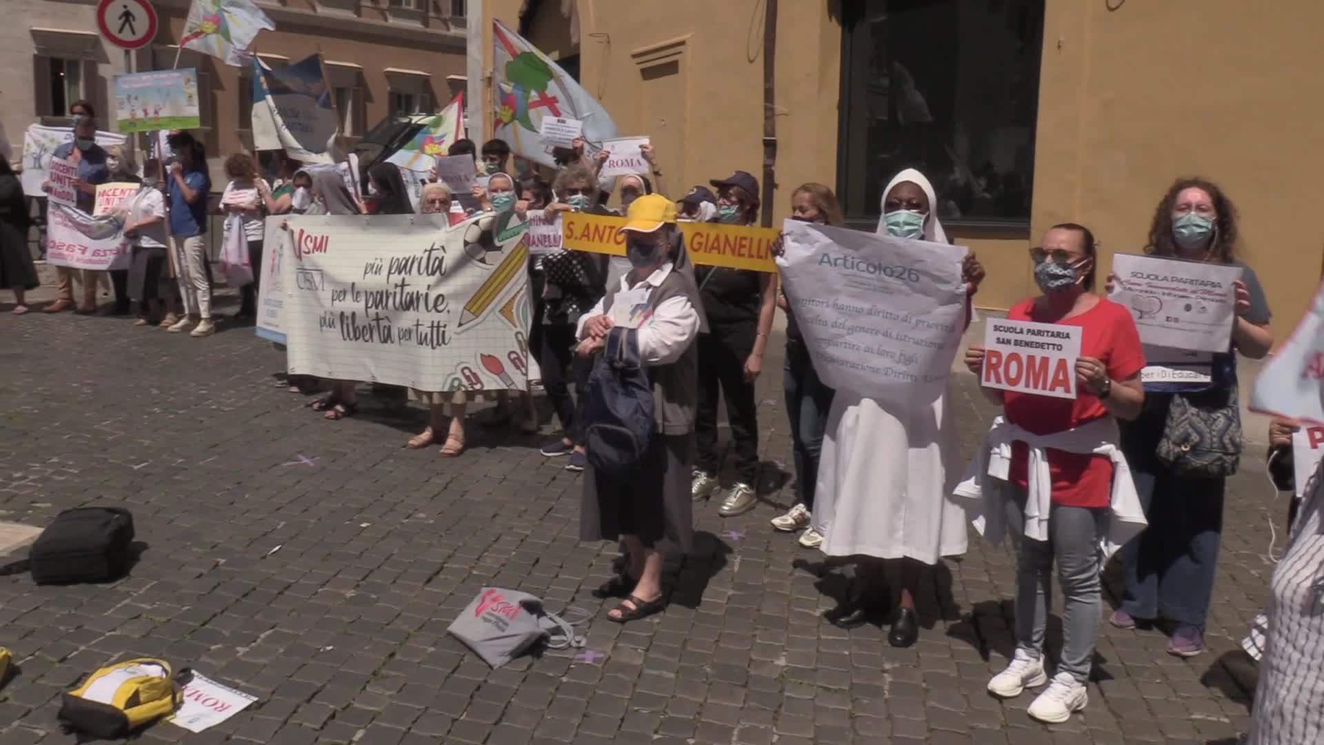 Scuola, flashmob paritarie a Montecitorio: "Chiediamo libera scelta"