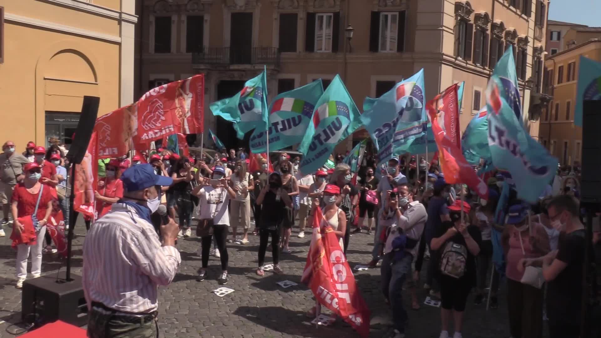 La protesta degli addetti delle mense