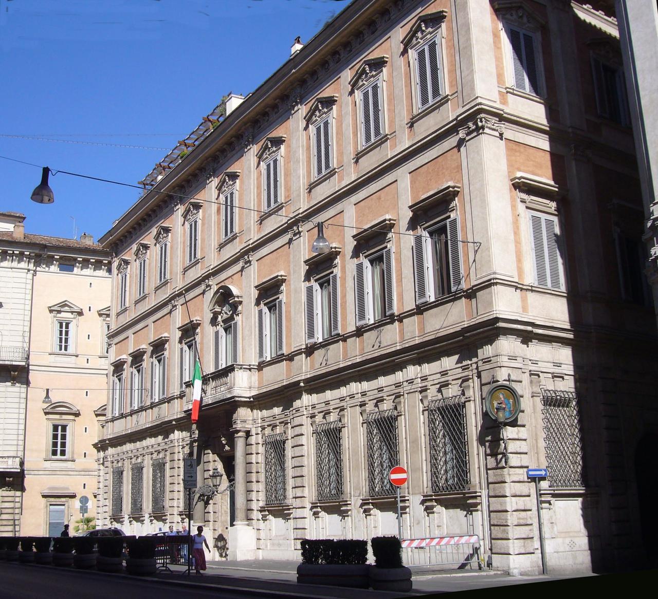 Berlusconi lascia Palazzo Grazioli