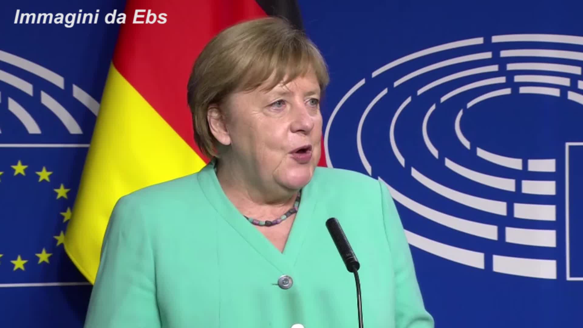 UE, Merkel: "Priorità è superare pandemia e sue conseguenze"