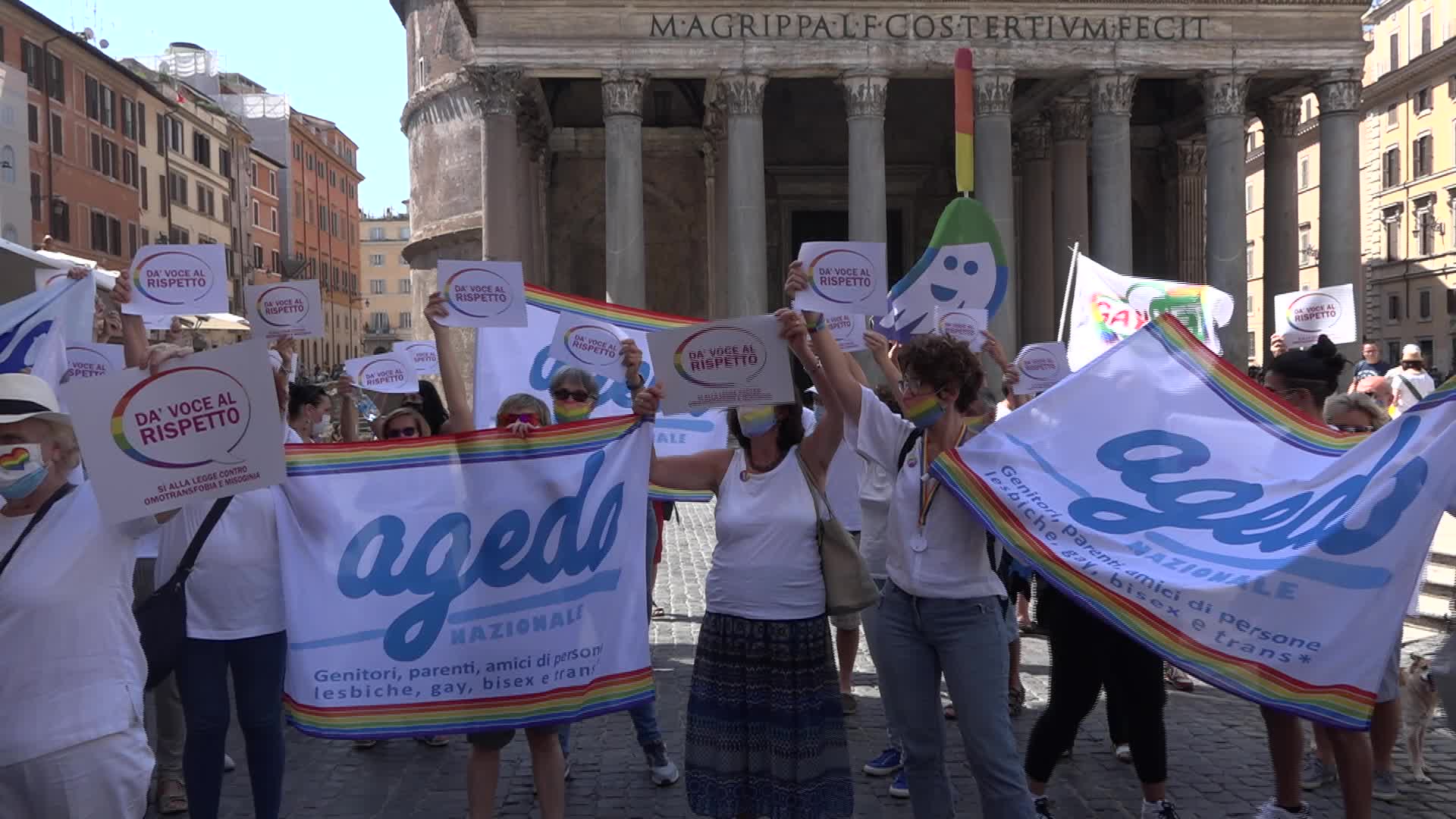 Legge Zan, manifestazione contro l'omotransfobia