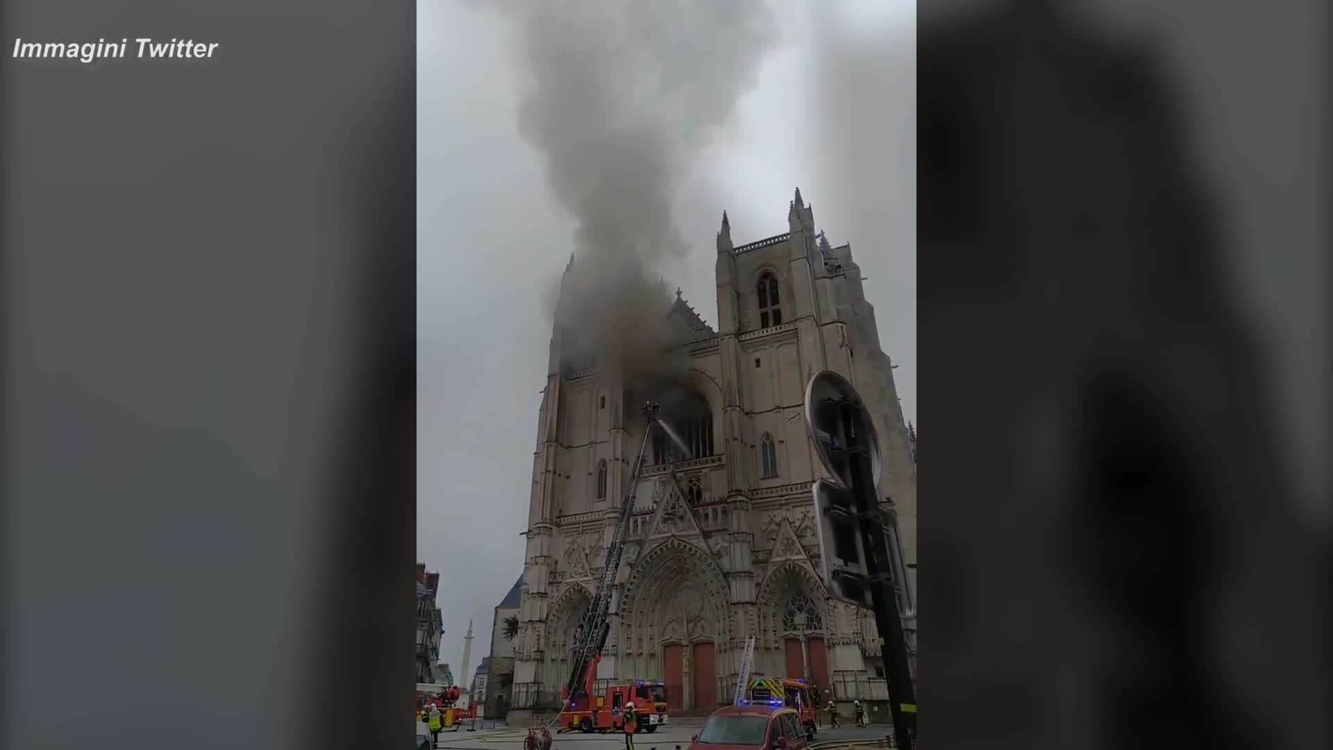 Francia, grave incendio nella cattedrale di Nantes