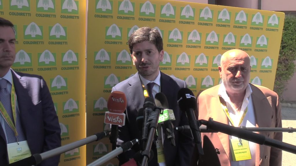 Speranza: "Per vaccino Oxford-Pomezia sottoscritta intesa per 400mln di dosi"