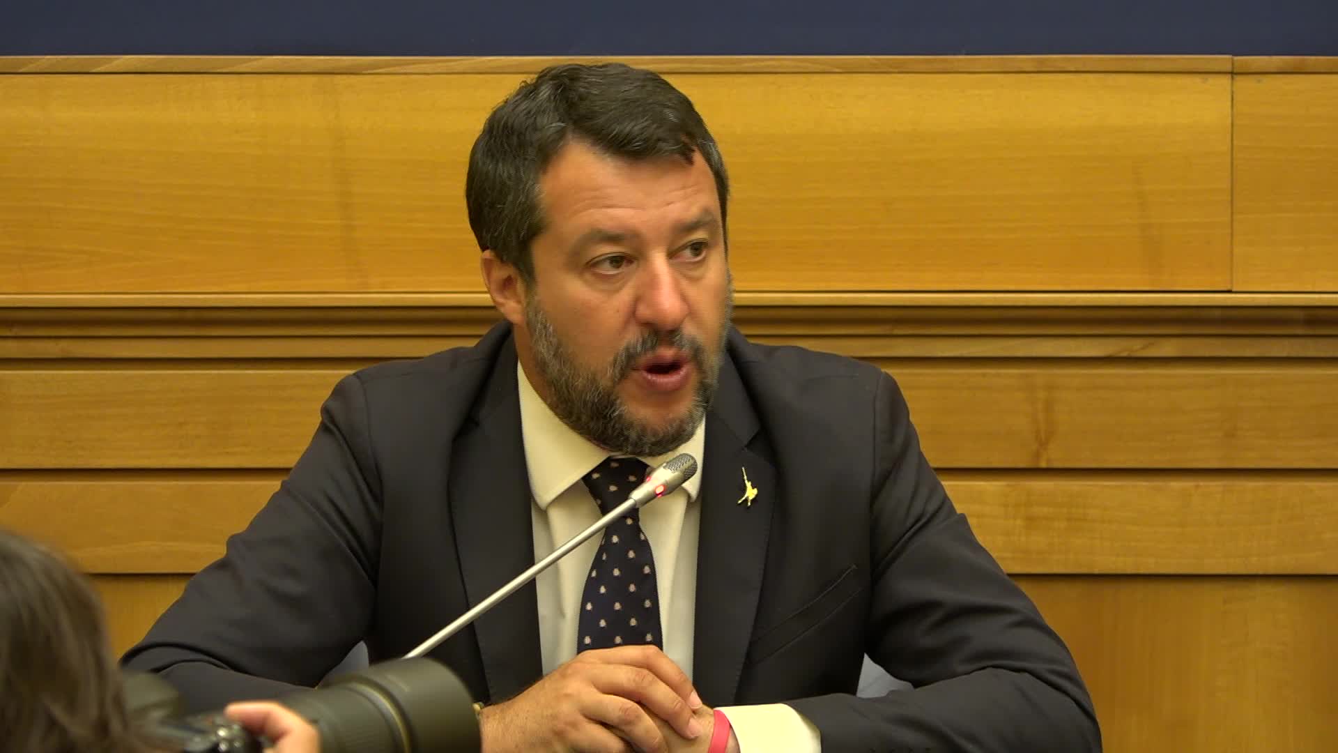 Fondi Lega, arresti nell'inchiesta su Lfc. Salvini: "Tranquillissimi"