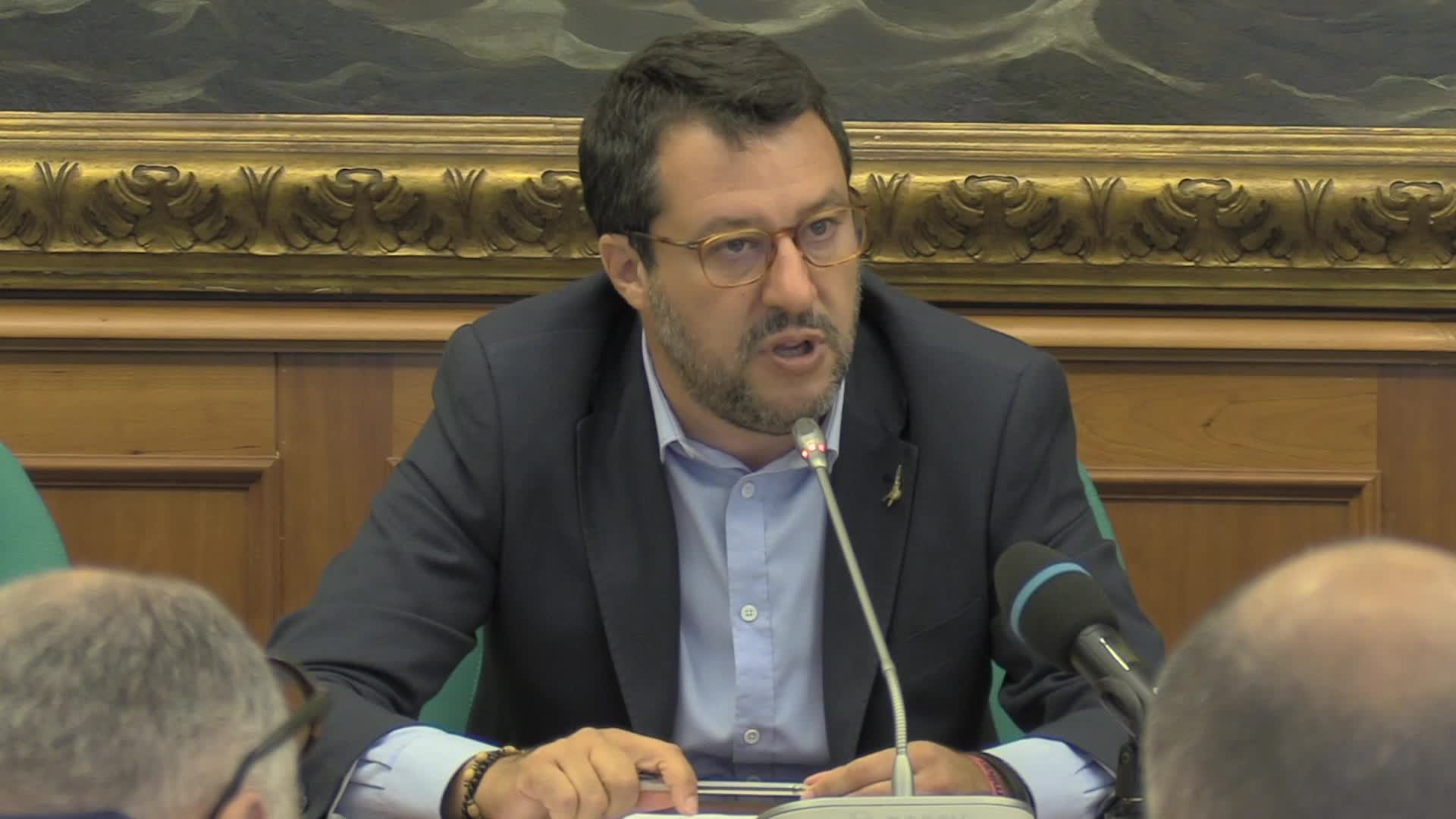 Retromarcia di Salvini: "Viva la mascherina, rispettiamo le regole"