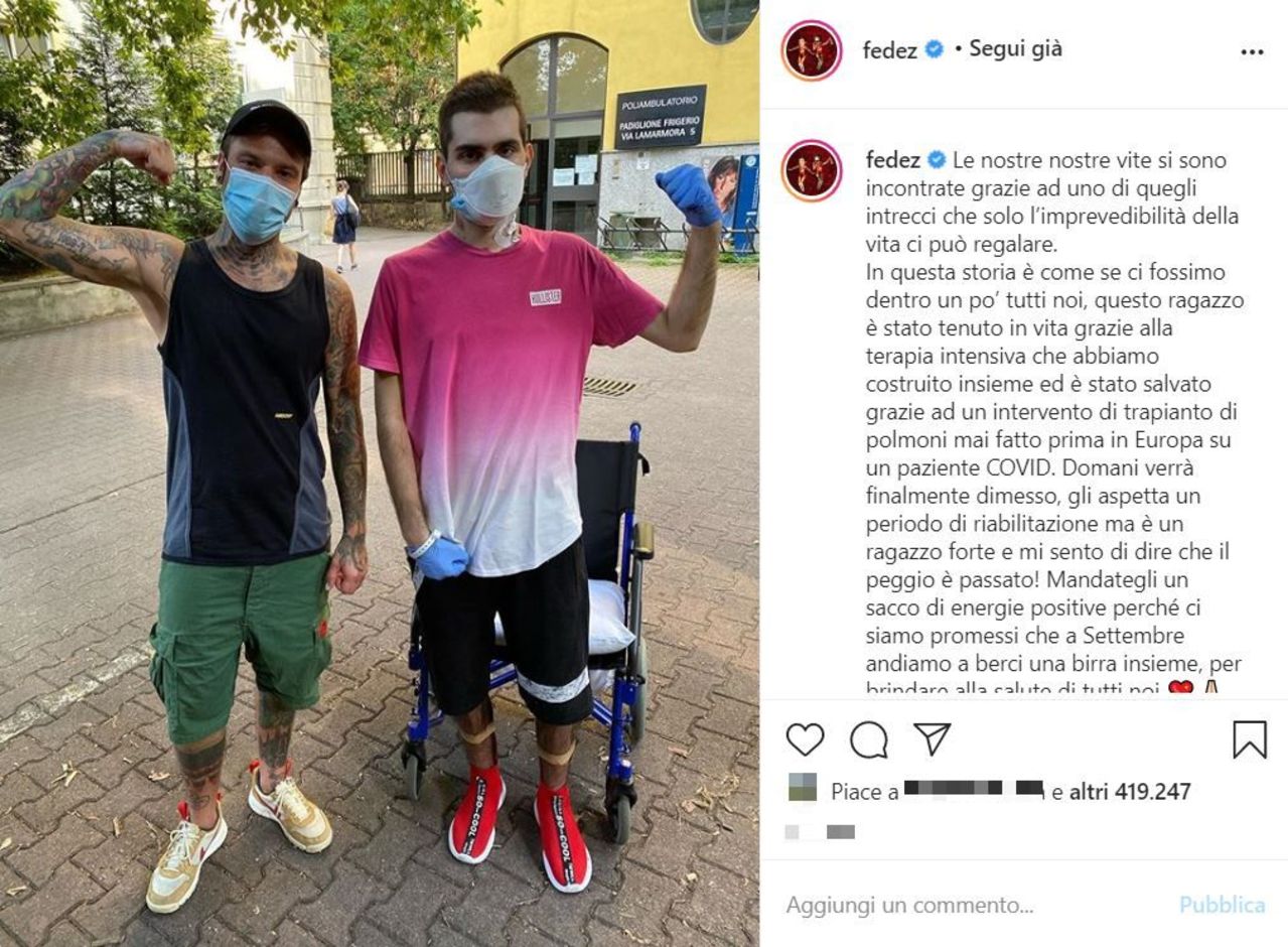 Fedez incontra il 18enne guarito dal Coronavirus dopo un trapianto