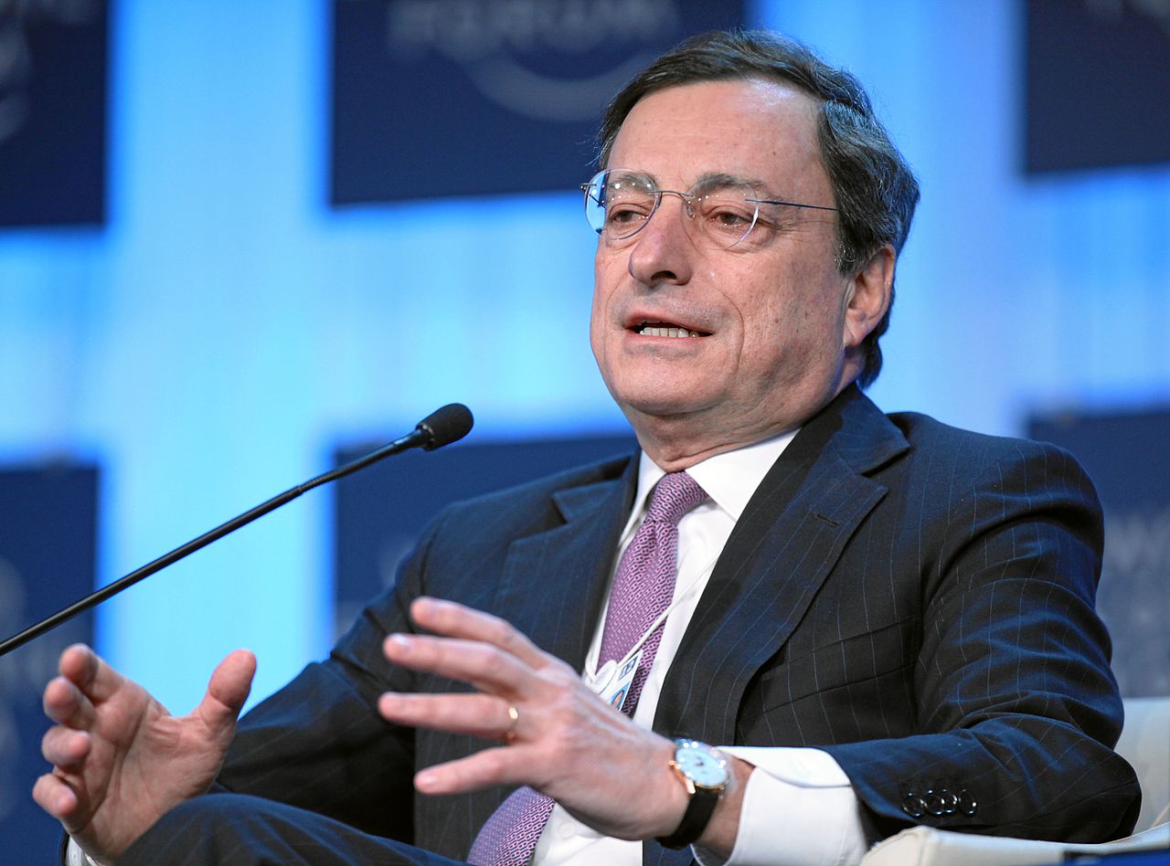 Covid, restano i colori ma cambiano i parametri: la strategia di Draghi