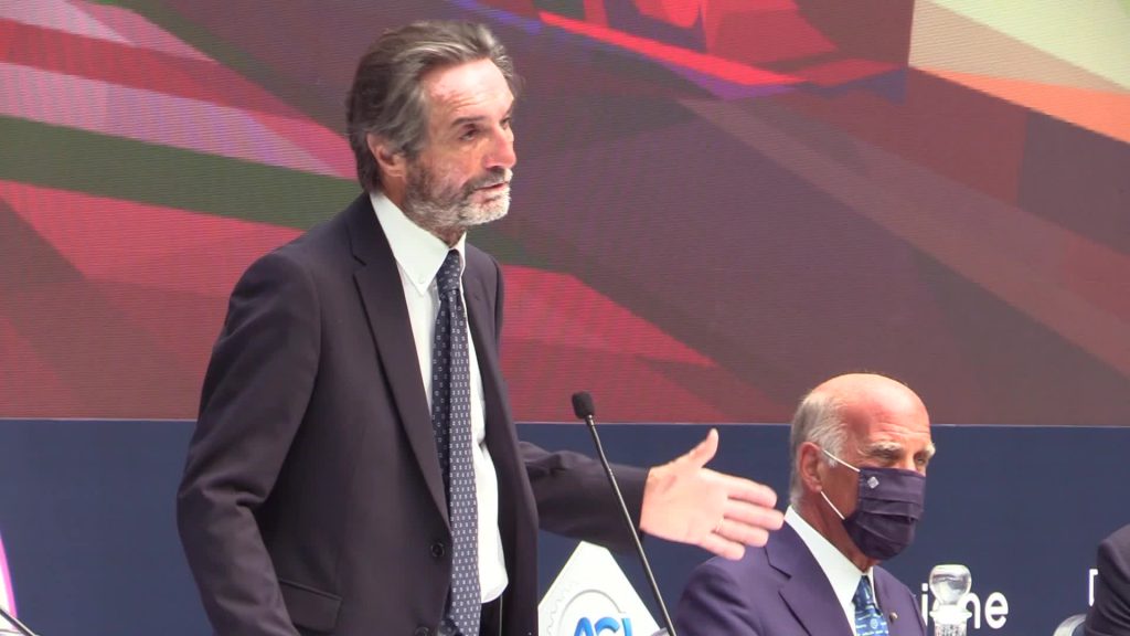 Lombardia in zona arancione scuro Fontana: “Devo chiudere le scuole”