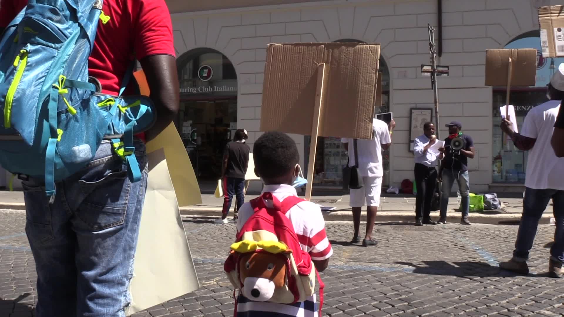 Roma, la comunità africana scende in piazza contro il razzismo