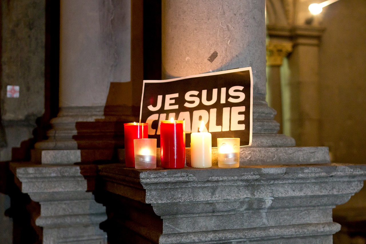 Charlie Hebdo non si arrende e ripubblica le vignette su Maometto
