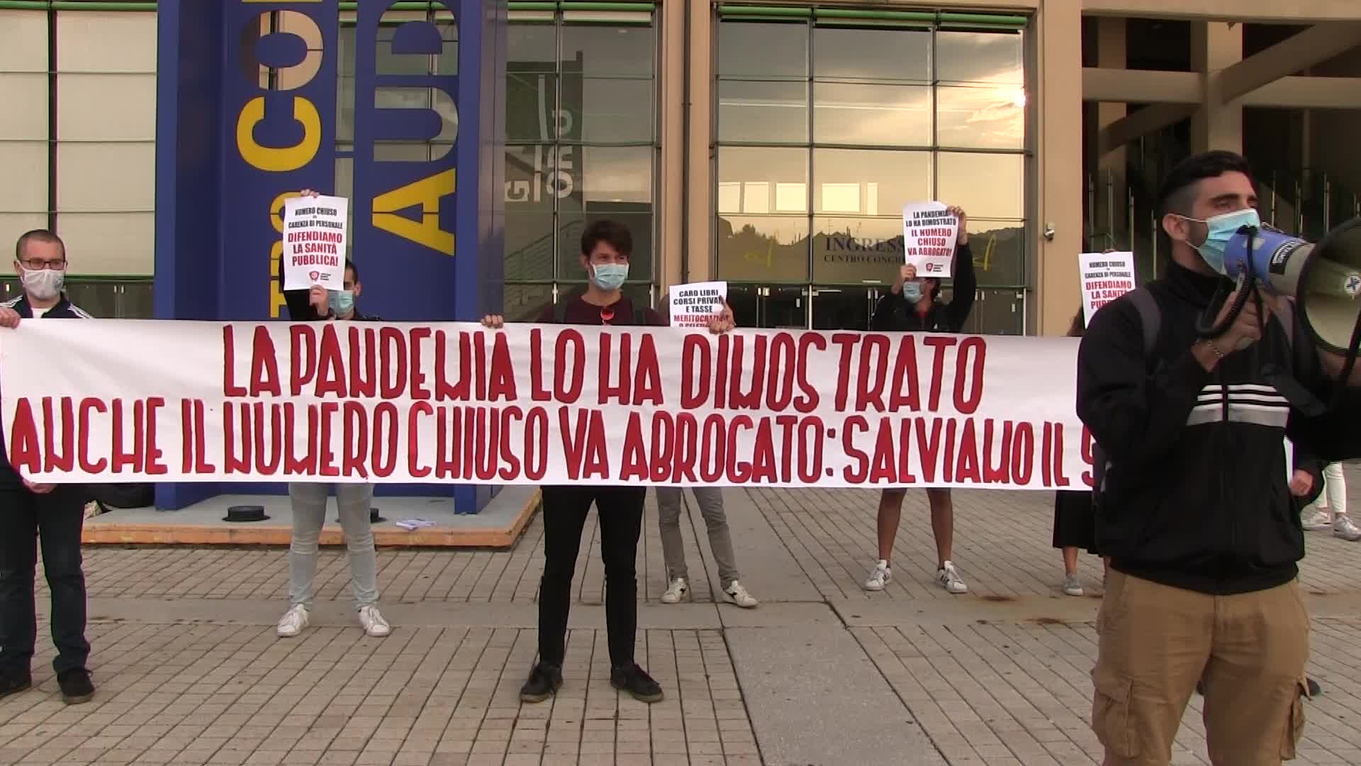 Torino, test per Medicina: la protesta contro il numero chiuso