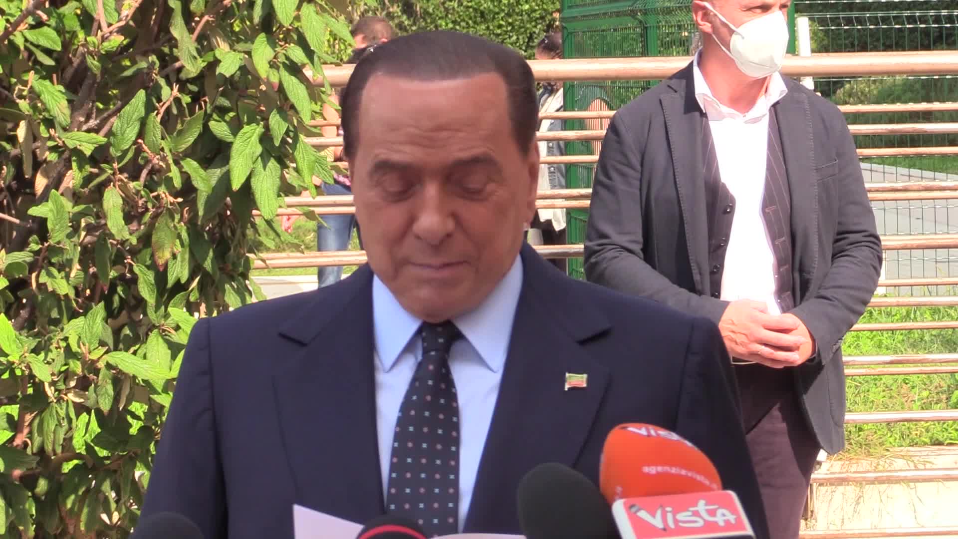 Berlusconi, compleanno particolare: è ancora in quarantena per Covid