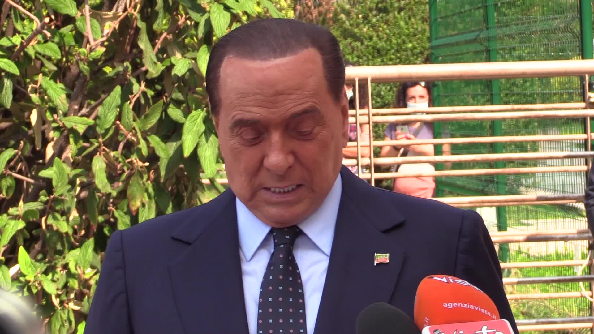 Scuola, l'appello di Berlusconi a studenti: "Rispettate le regole"