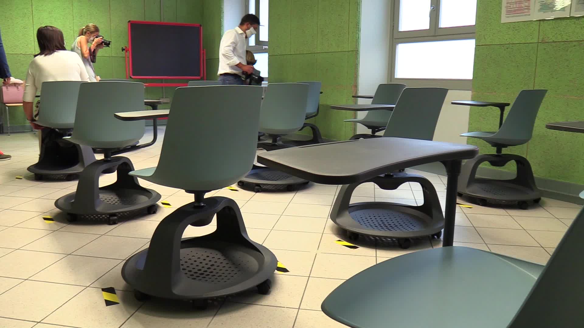 Scuola, banchi a rotelle bocciati a Codogno: "Non sono funzionali"
