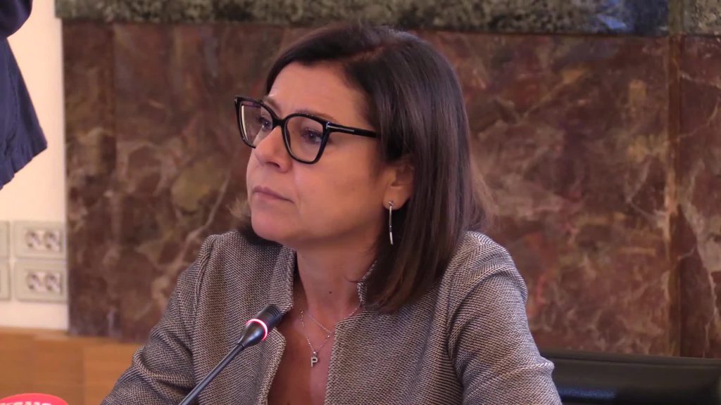 Scuola, l’idea di Paola De Micheli: “In aula anche la domenica”