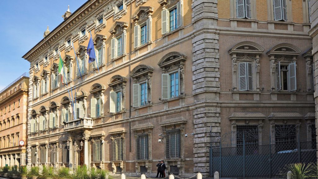 Governo, fiducia dal Senato ma senza maggioranza assoluta: 153 i Sì