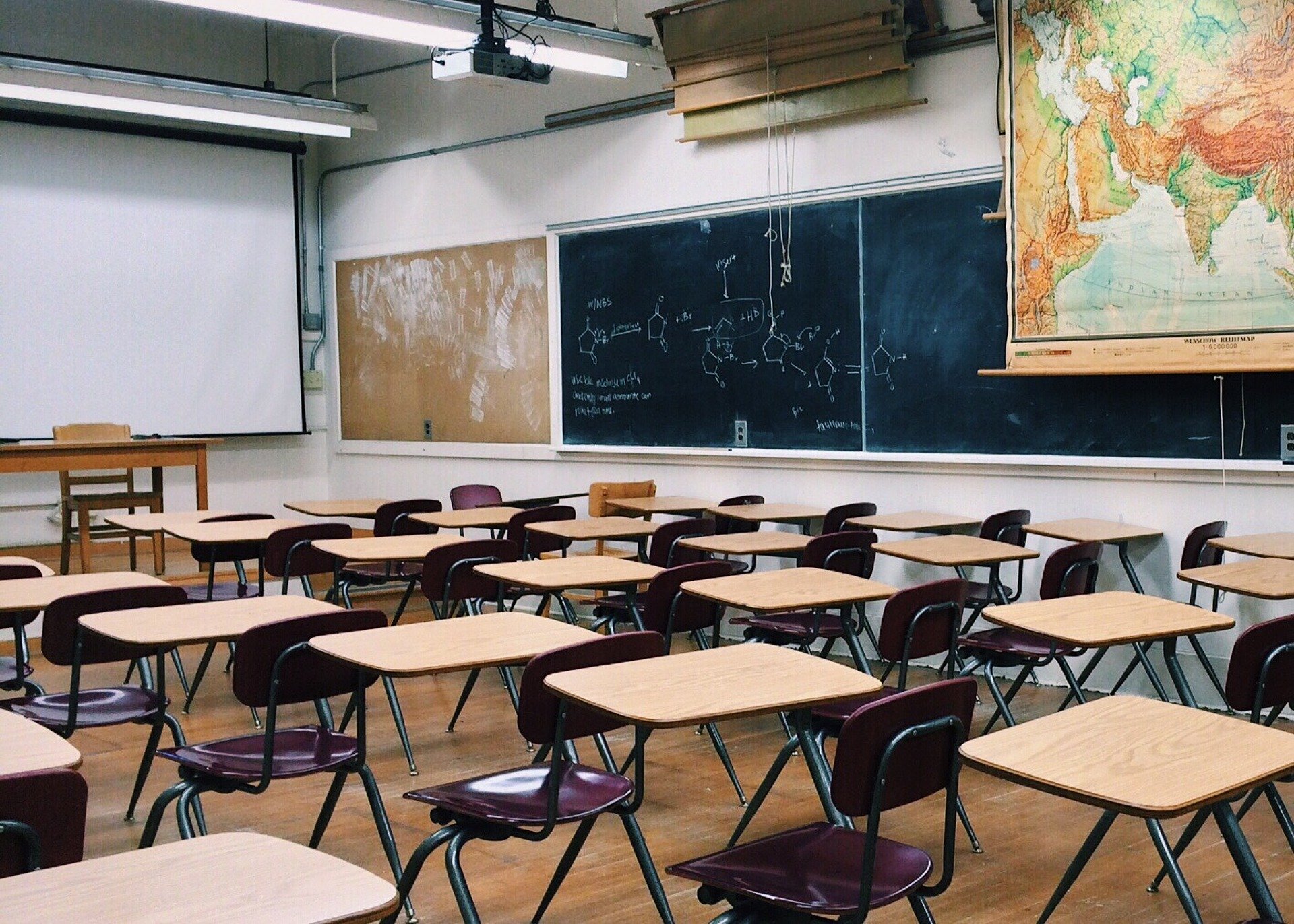 Nuovo Dpcm, scuole superiori: ritorno in aula al 50% dal 7 gennaio