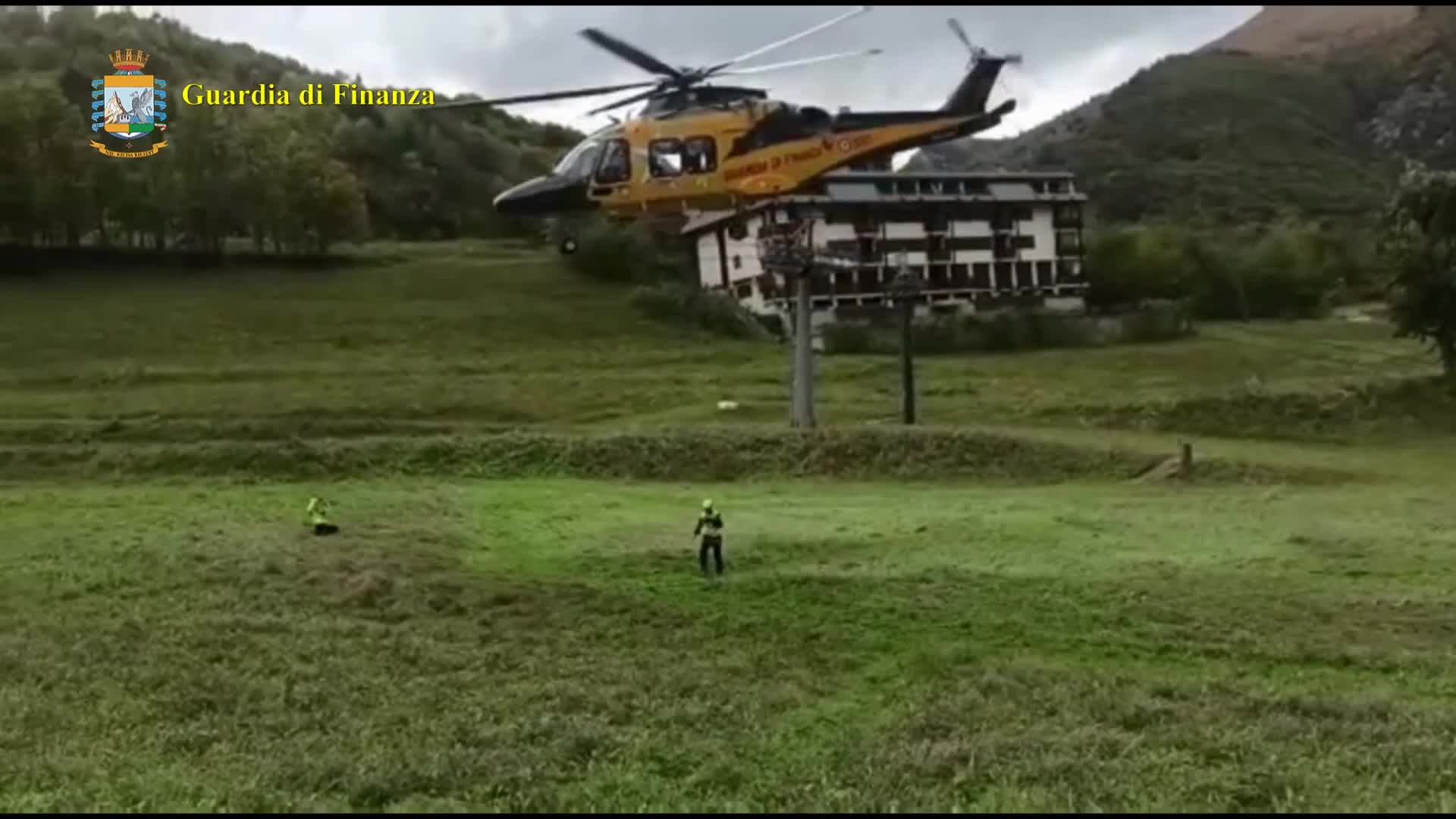 Maltempo, a Limone Piemonte residenti evacuati con l'elicottero