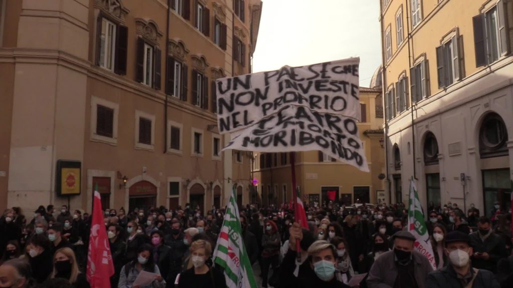 I lavoratori dello spettacolo scendono in piazza: "Siamo allo stremo"