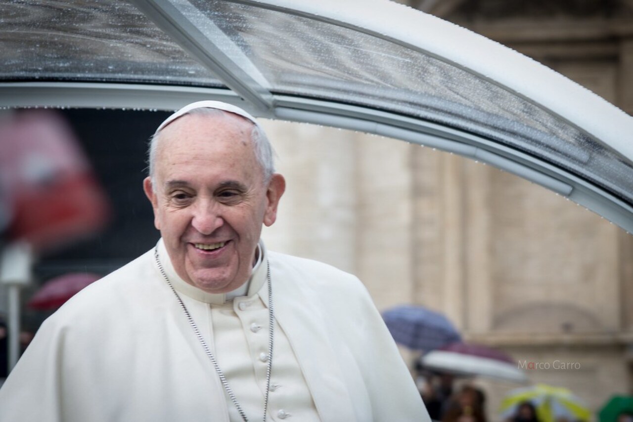Il Papa apre alle coppie gay: "Sì alle unioni civili"