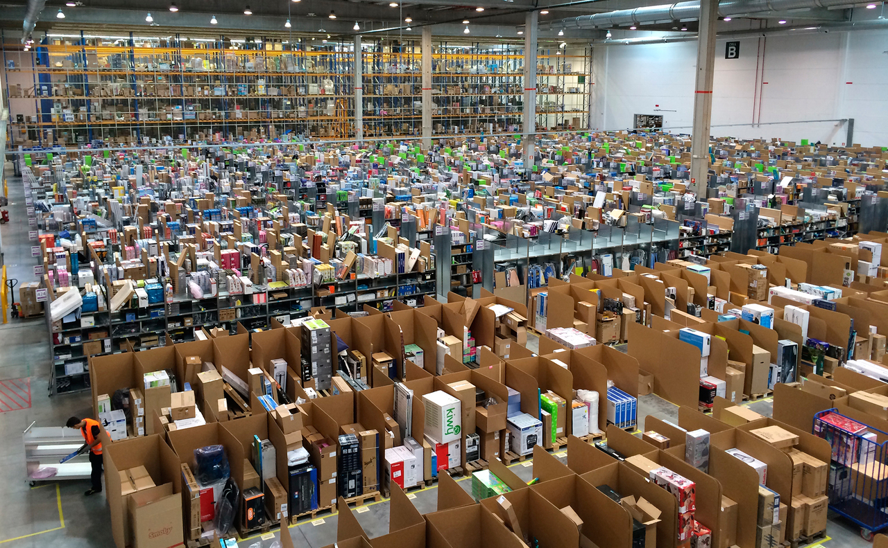 Black Friday, il regalo di Amazon: “500 milioni di premi ai dipendenti”
