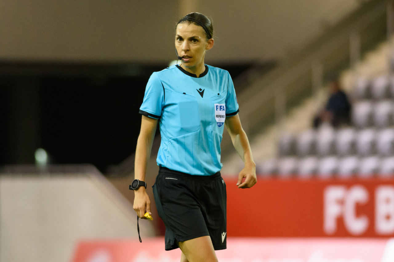 Champions, Stephanie Frappart è il primo arbitro donna