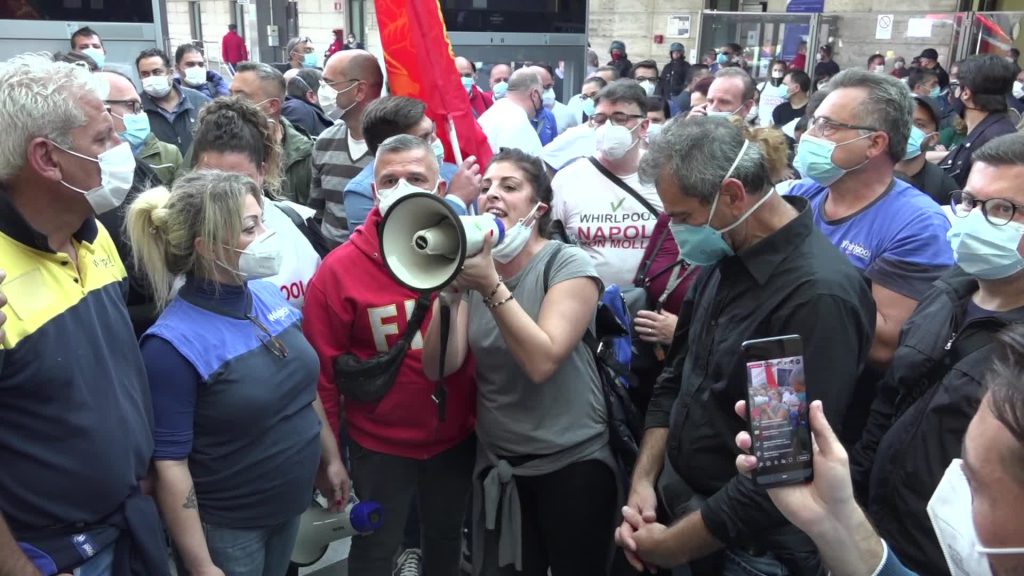 Whirlpool, a Napoli nuovo corteo tra rabbia e speranza