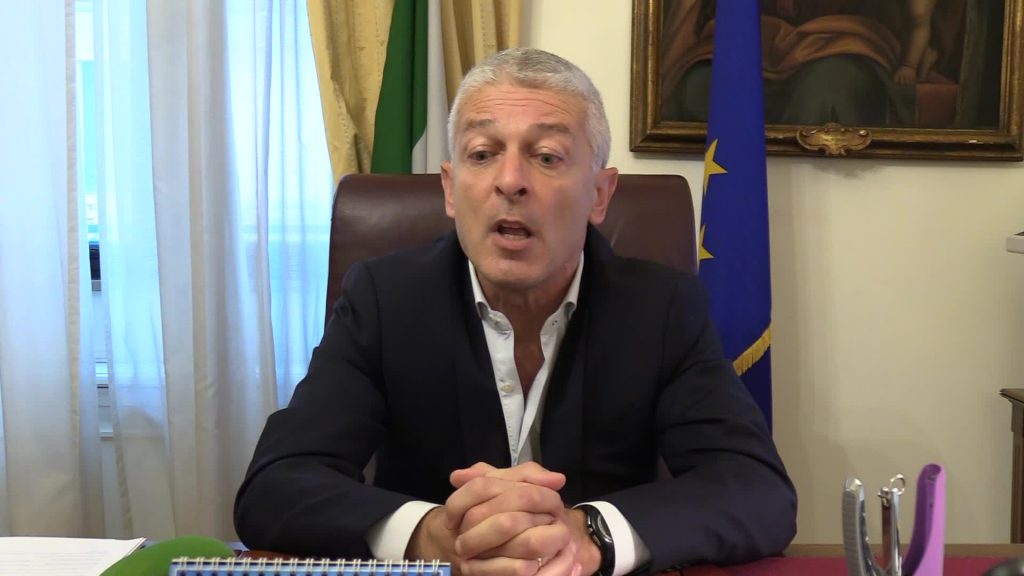 Calabria, Morra e le frasi su Santelli: "Frainteso". La polemica continua