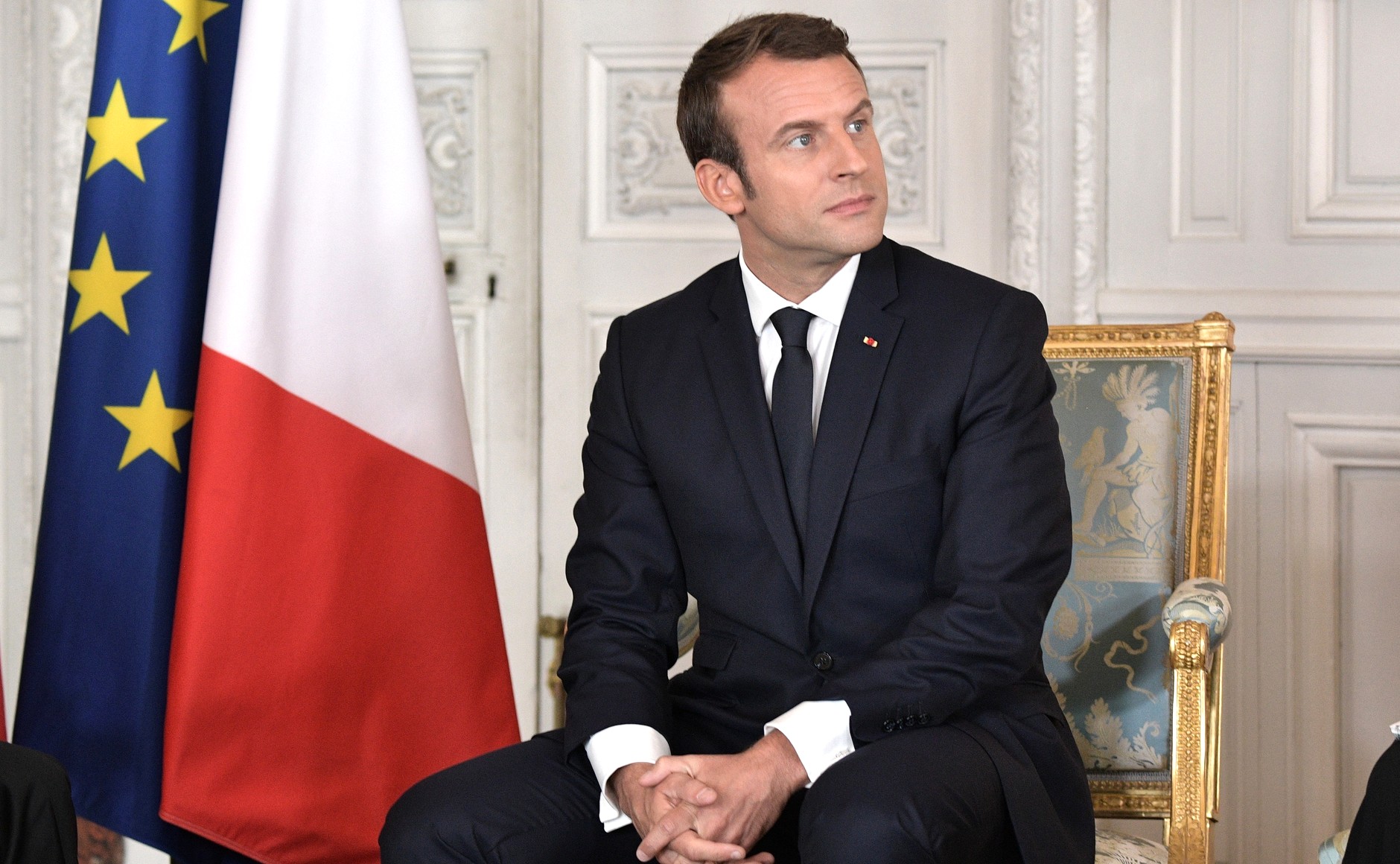 Macron vuole “rompere le palle” ai no vax, ma è bufera