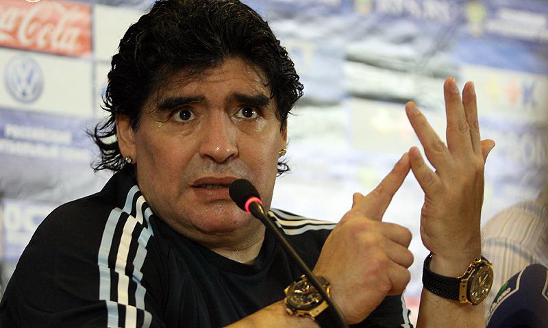 Maradona, l’audio choc del medico: “Il ciccione sta morendo”