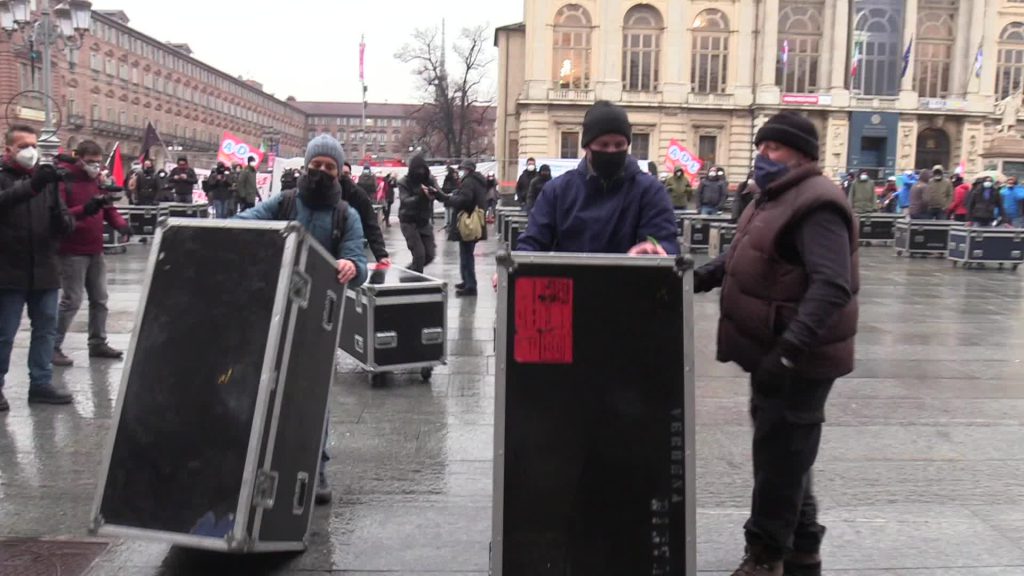 Torino, sede Regione Piemonte 'murata' da lavoratori dello spettacolo