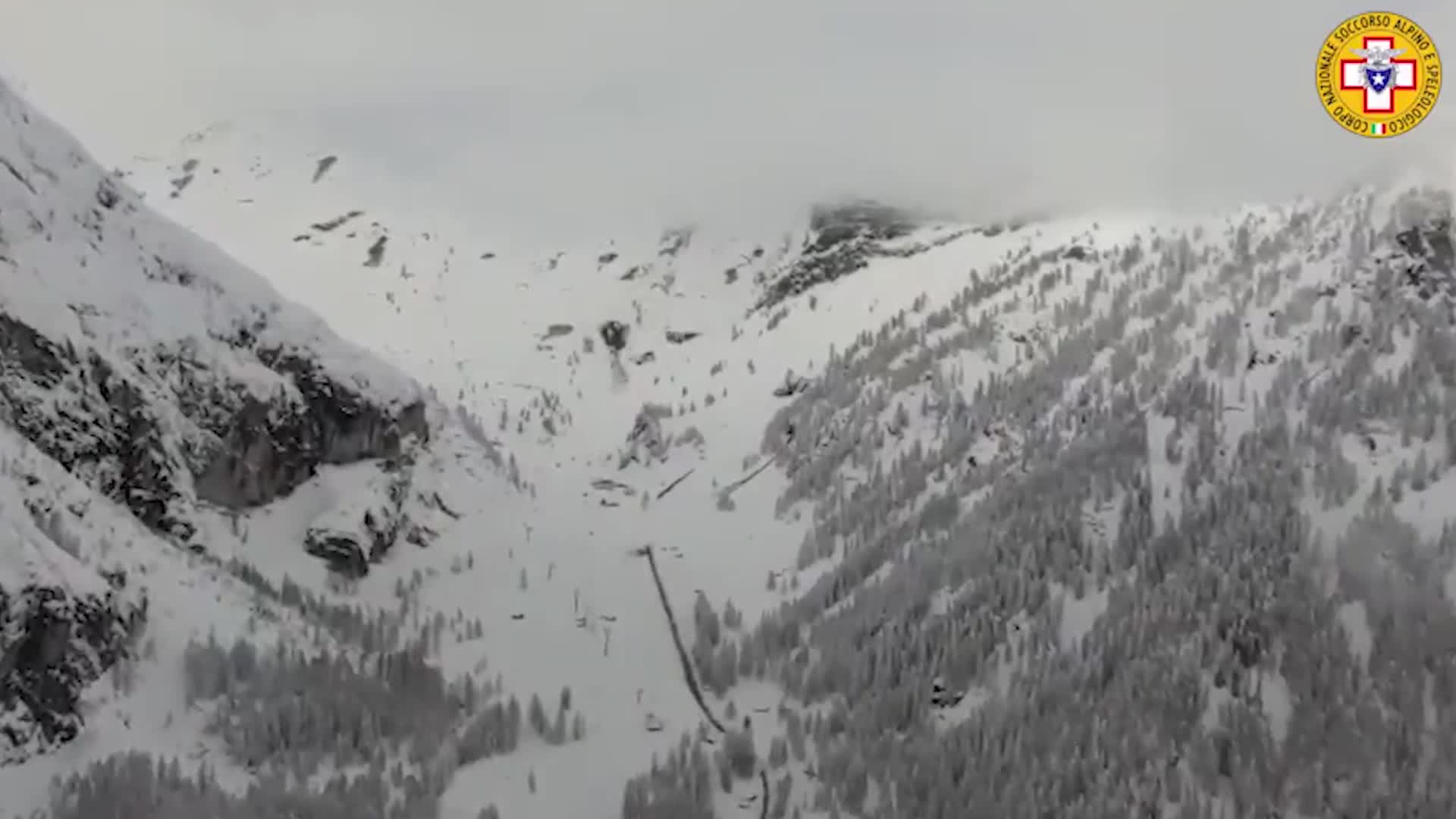 Valanga su Marmolada, sepolto da neve il rifugio di Pian dei Fiacconi