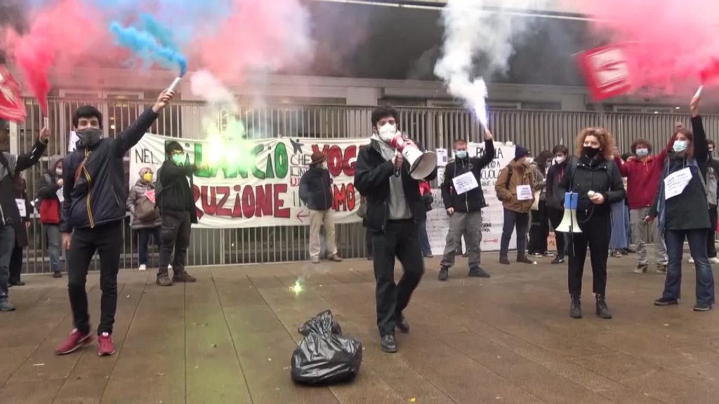 Scuola, il rientro a gennaio è un rebus: cresce l'insofferenza