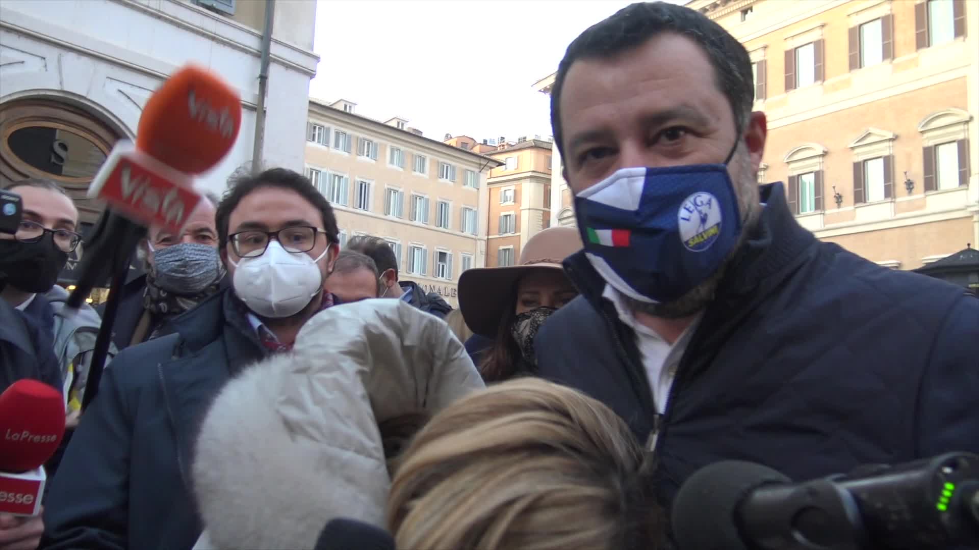 Cdx, Salvini e Meloni si abbracciano: "Litighiamo su Milan Lazio"