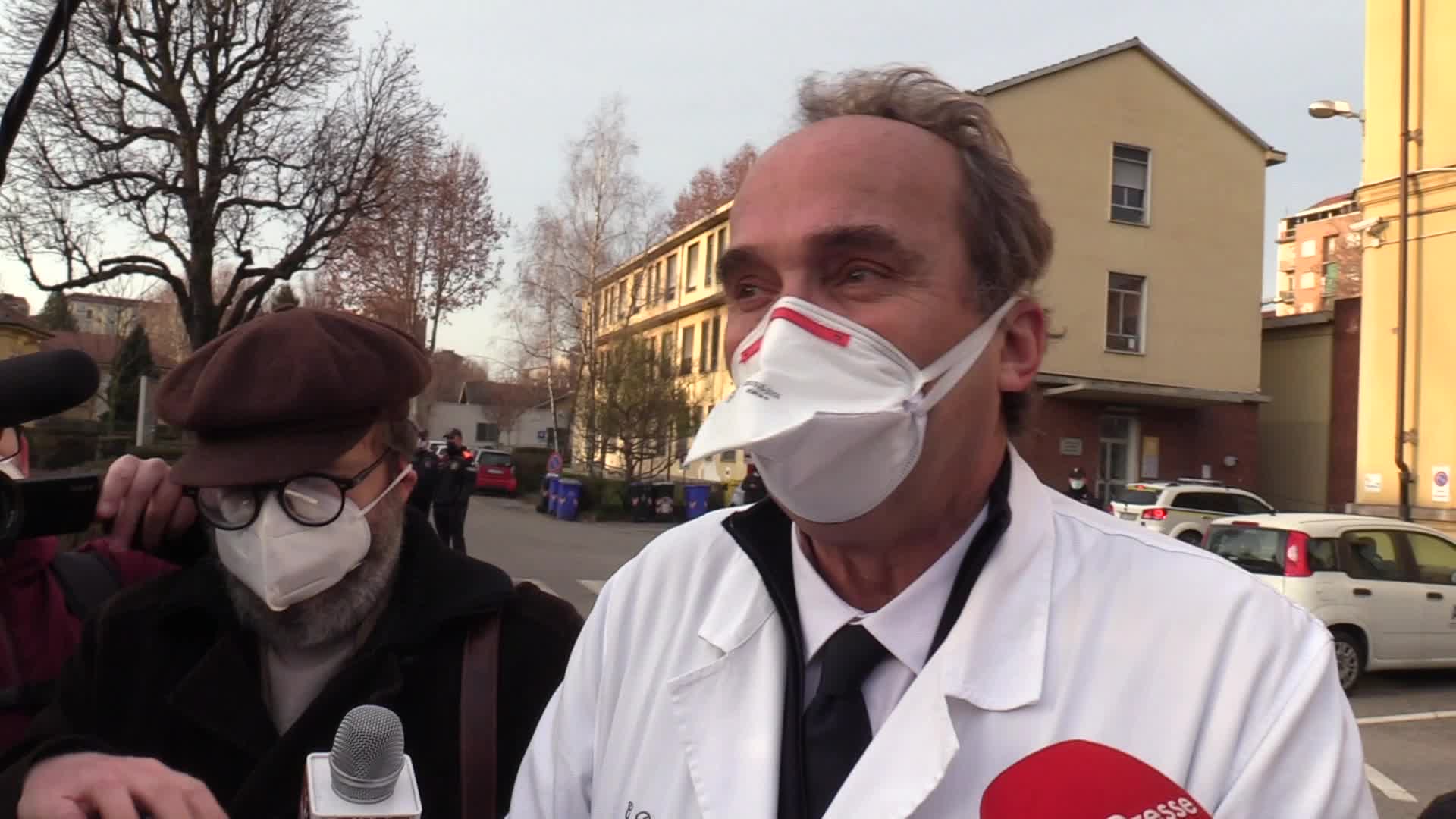 V-Day in Piemonte, il virologo Di Perri è il primo a vaccinarsi