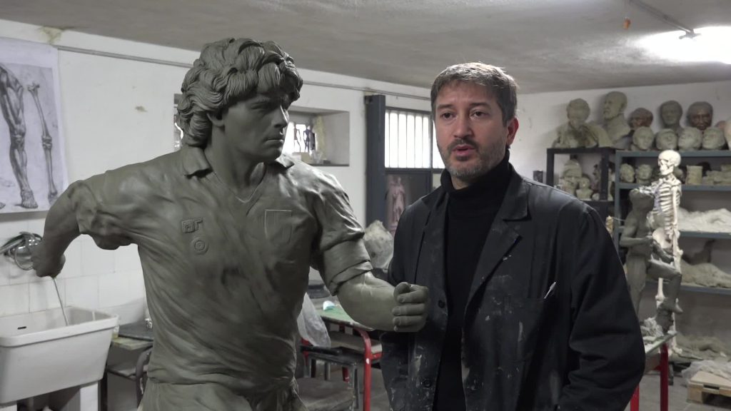 Maradona come un dio greco: l'omaggio dell'artista Domenico Sepe