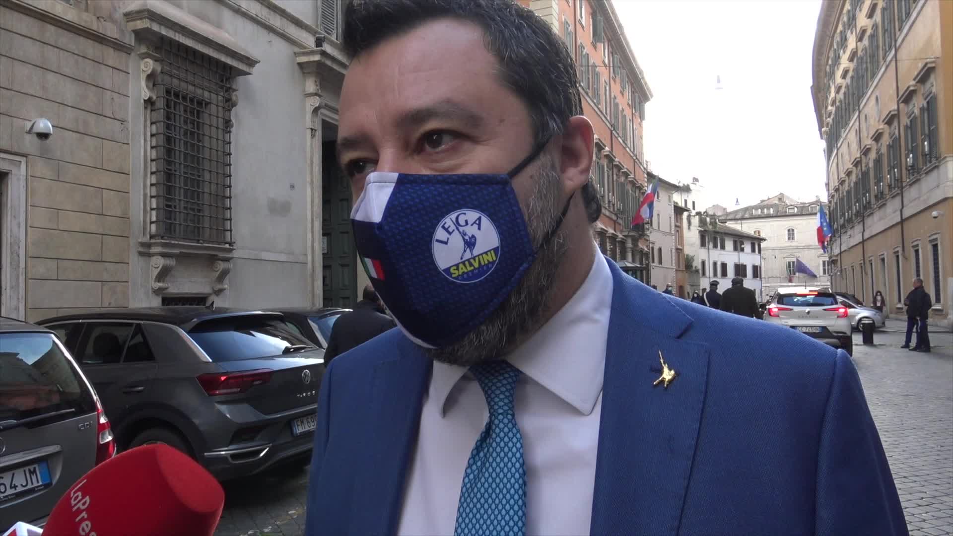 Vaccino, Salvini è pessimista: "Temo che arriveremo ultimi"