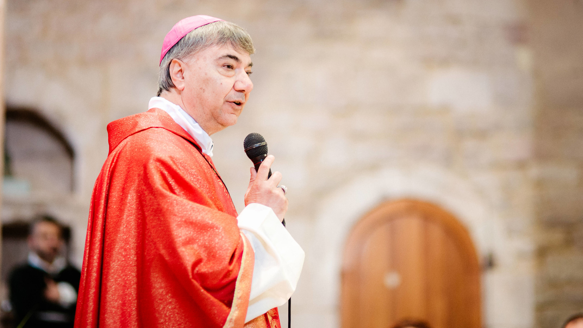 Chi è Domenico Battaglia, il 'prete di strada' nuovo vescovo di Napoli