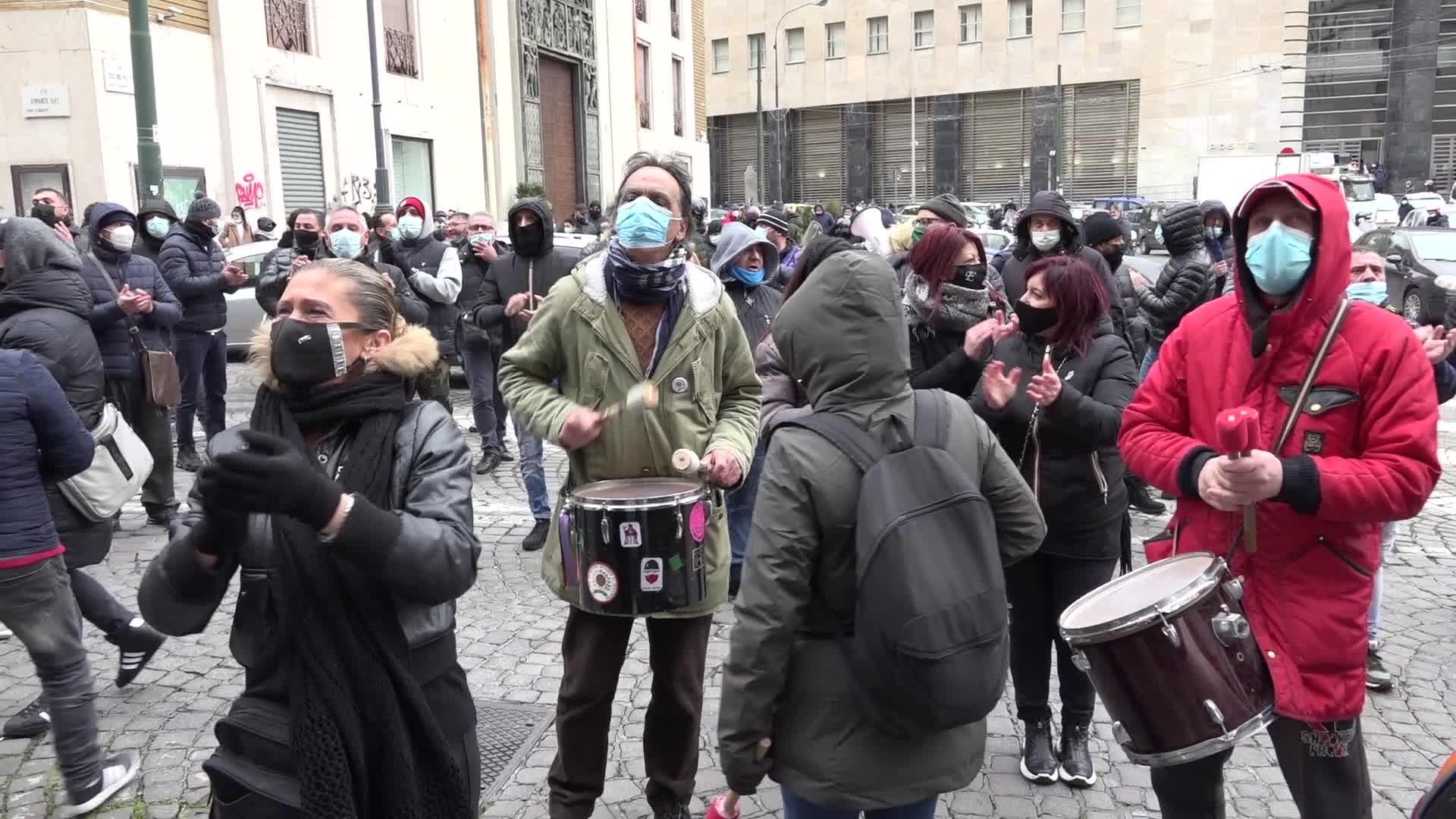 Napoli, disoccupati in piazza: "La città sta per esplodere"