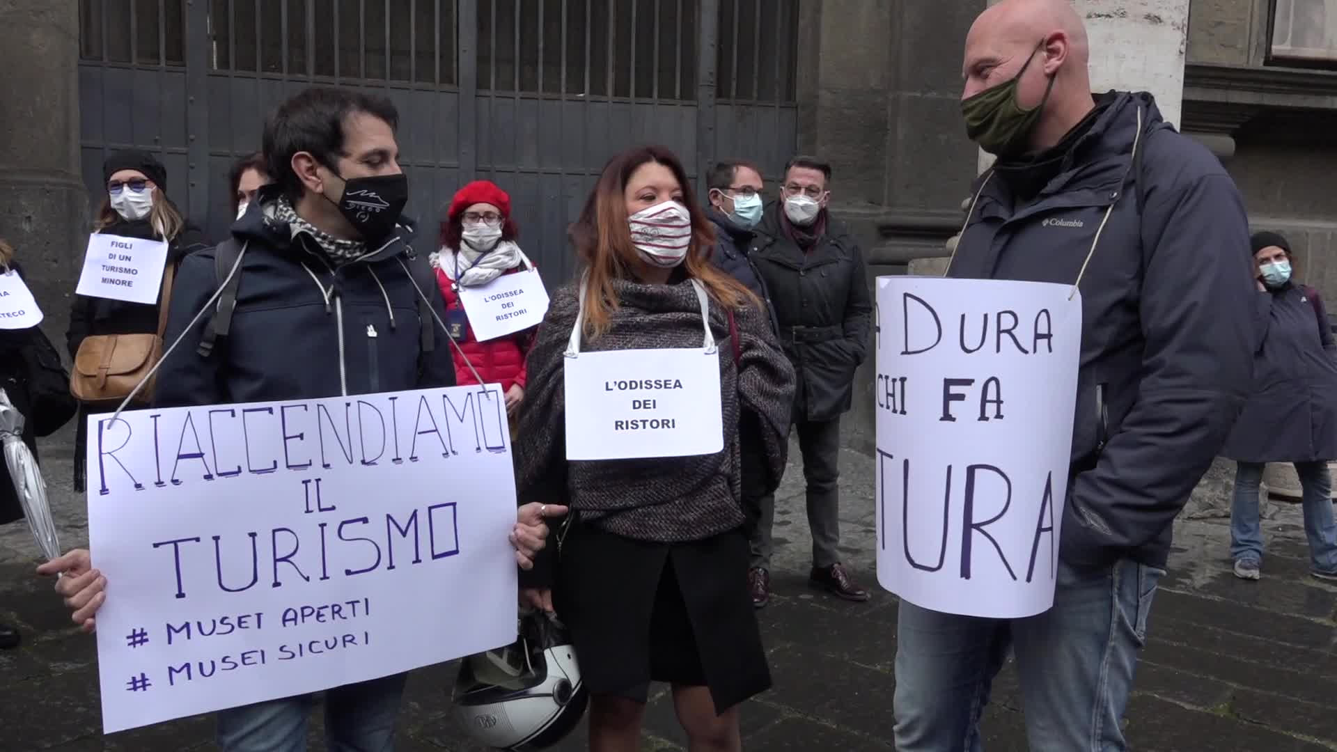 Covid, protesta delle guide turistiche a Napoli